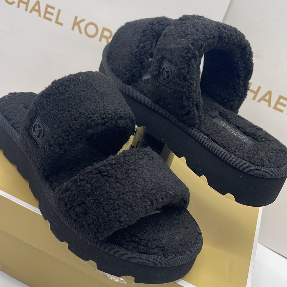 MICHAEL KORS Winnie Faux Curly Shearling Platform Slide Sandal
Black 
New - Picture 10 of 16
